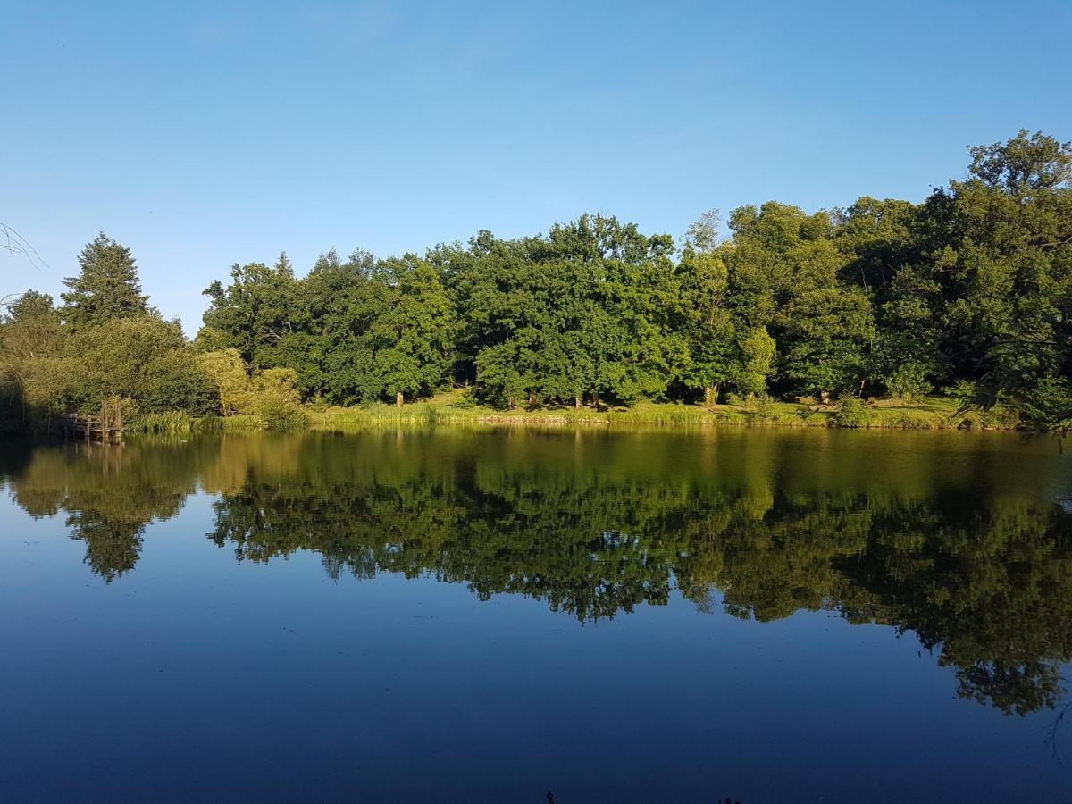 Camping De La Chagnee Saint-Aubin-le-Cloud Екстериор снимка