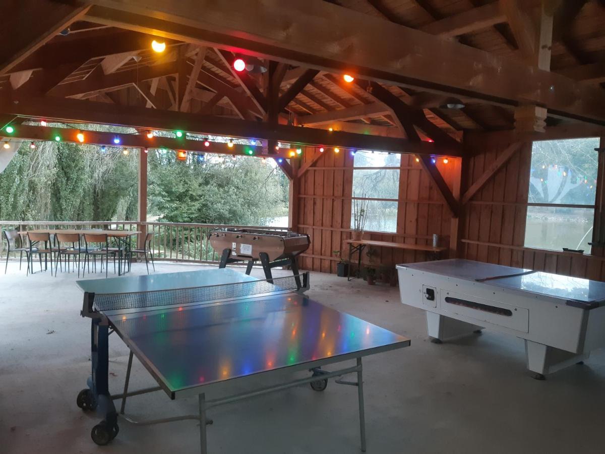 Camping De La Chagnee Saint-Aubin-le-Cloud Екстериор снимка