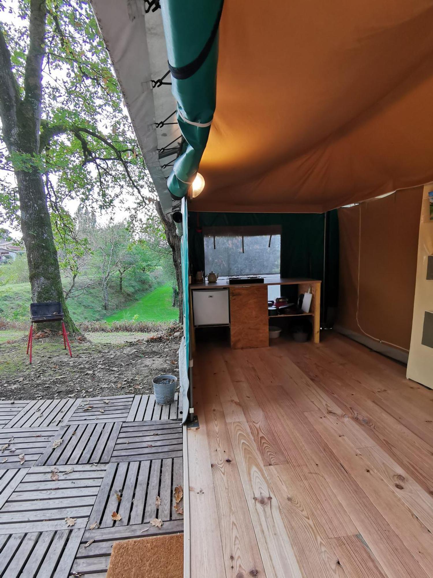 Camping De La Chagnee Saint-Aubin-le-Cloud Стая снимка